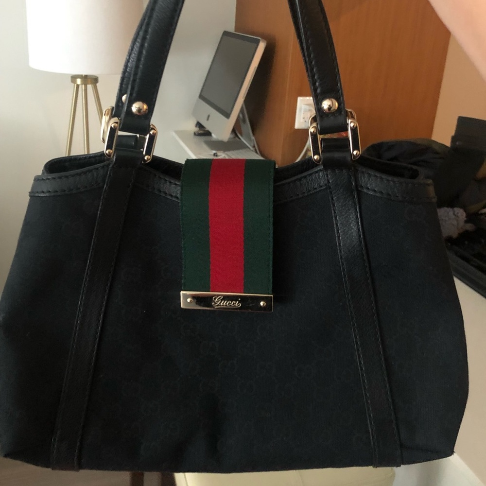 Gucci over the shoulder bag worn once!